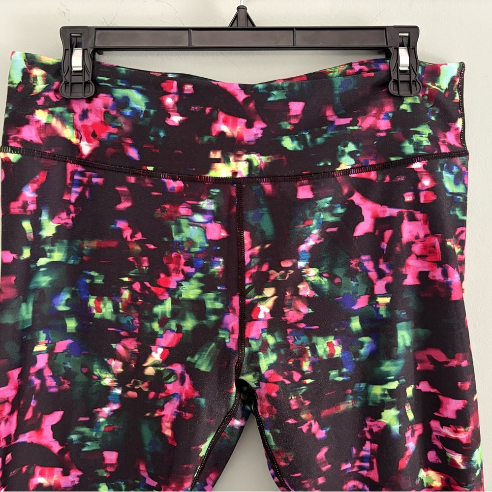 Fabletics Define PowerHold Mid-Rise Capri Size L - Picture 5 of 11